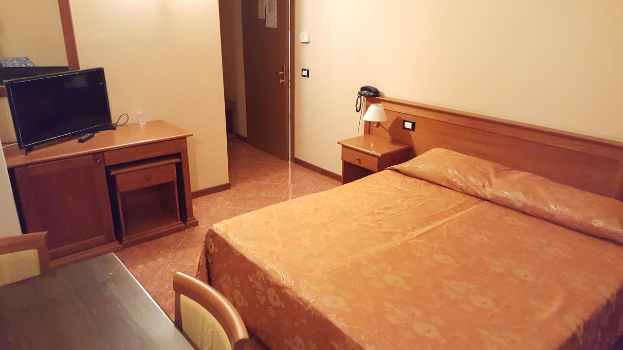 Hotel Ristorante Amalfitana Dello Eksteriør billede